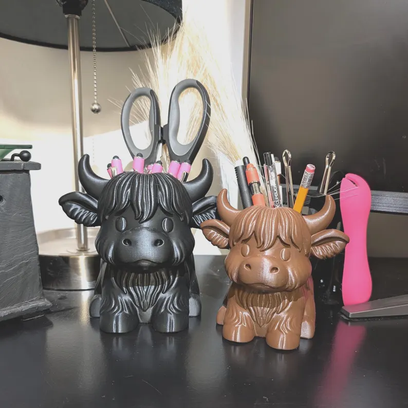 Highland Cow Makeup Brush / Pen Organizer